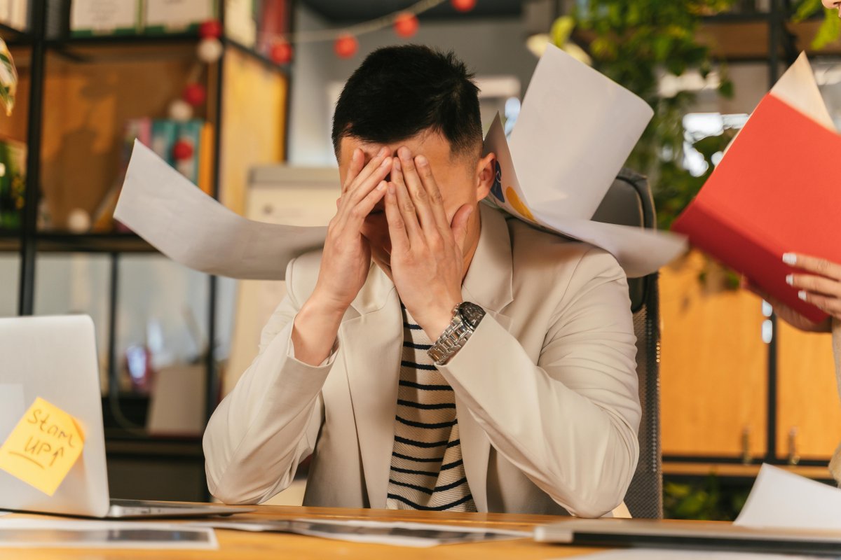 Após pressão de empresas, governo prorroga por 12 meses norma sobre saúde mental no trabalho