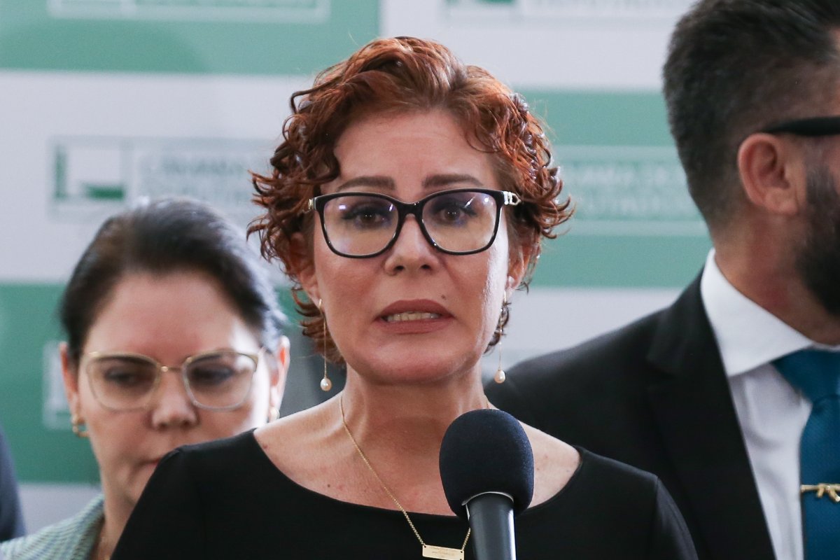 Defesa de Zambelli pedirá prisão domiciliar após condenação no STF