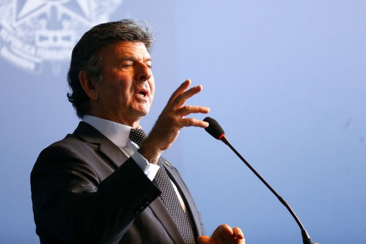 AGU pede que Fux adie julgamento de ações contra tabela de frete