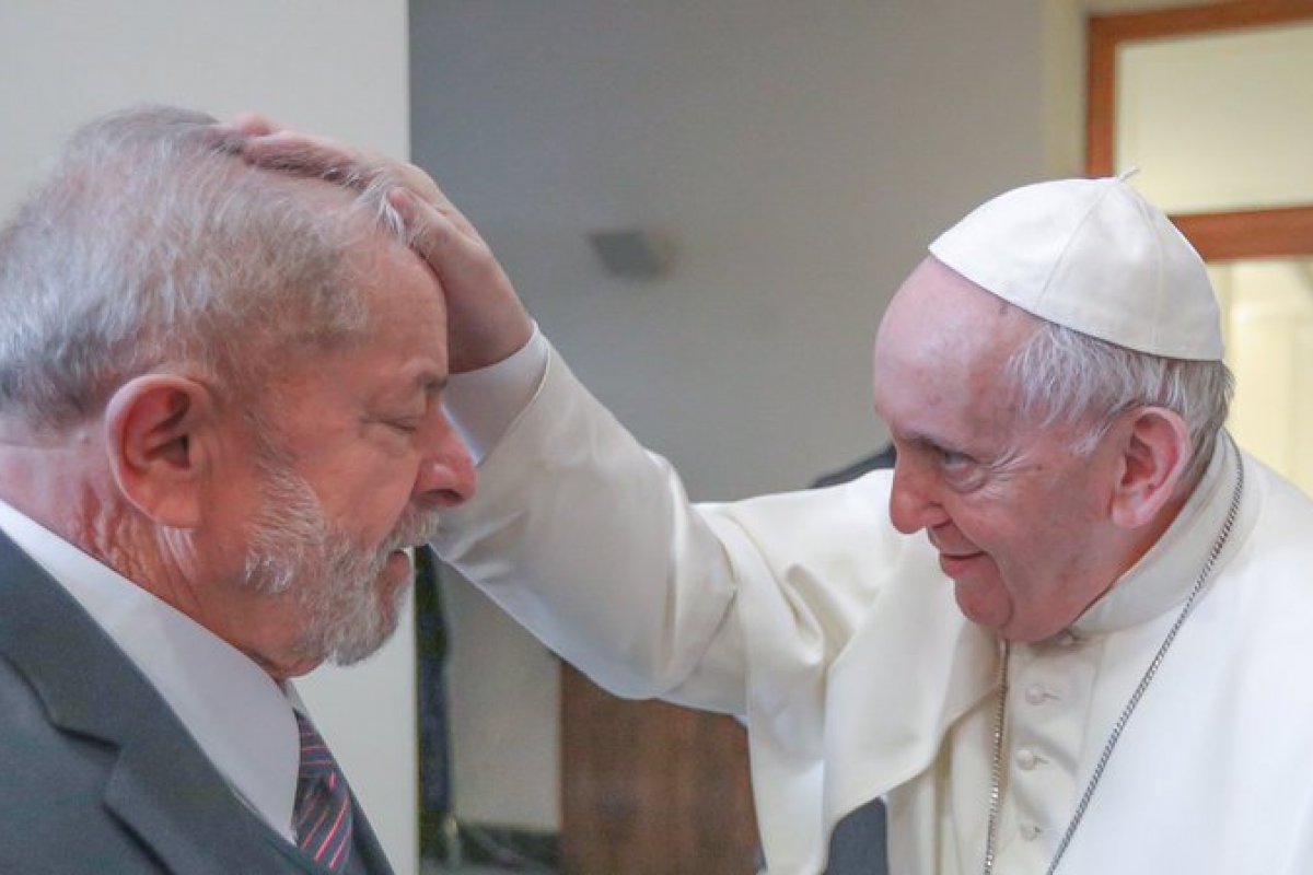 Lula se encontra com Papa Francisco no Vaticano