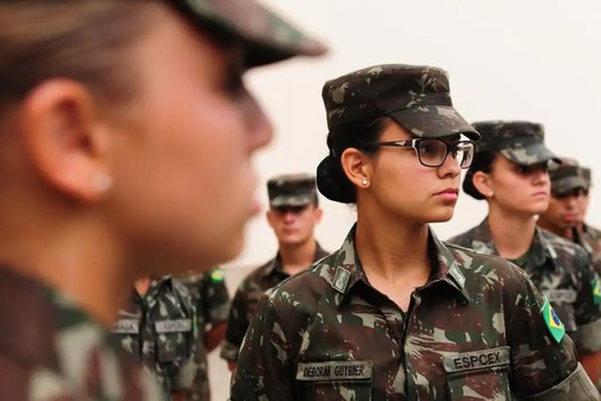 Exército vai investir R$ 48 milhões para adaptar instalações a alistamento feminino 
