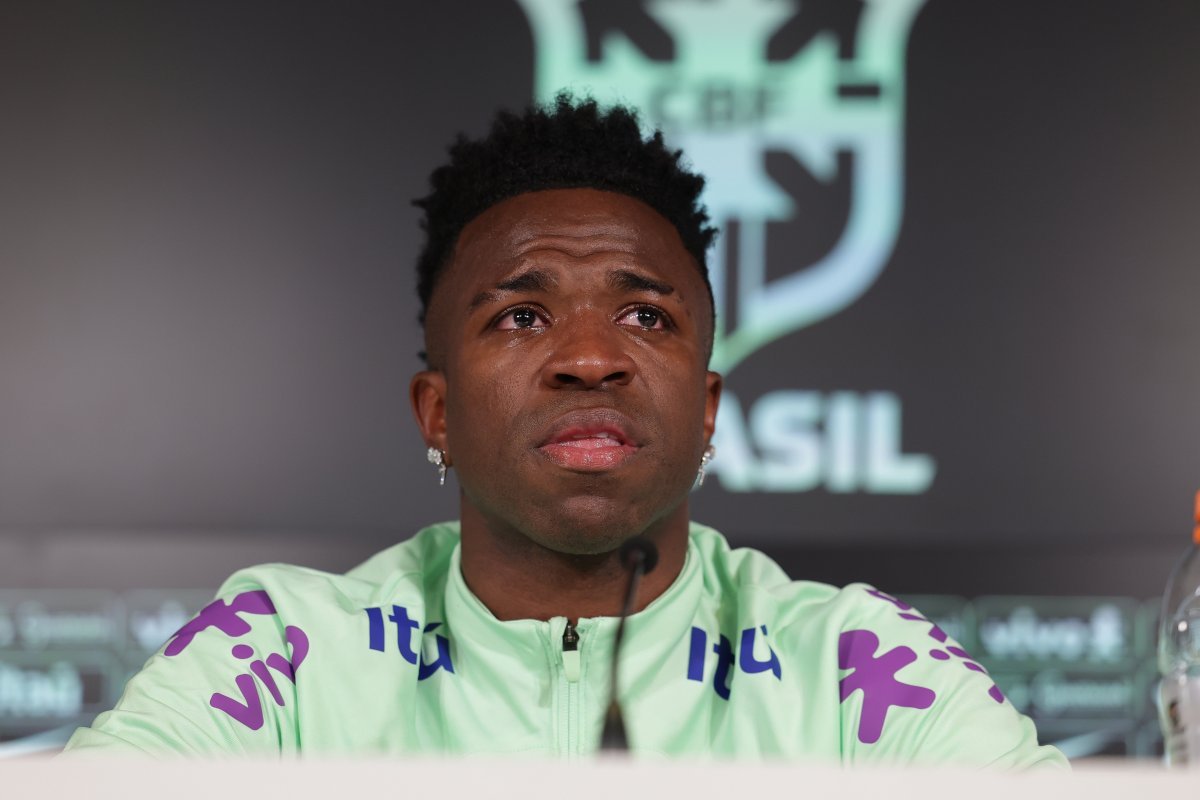 Vini Jr diz que temeu pela vida após ver boneco enforcado na Espanha