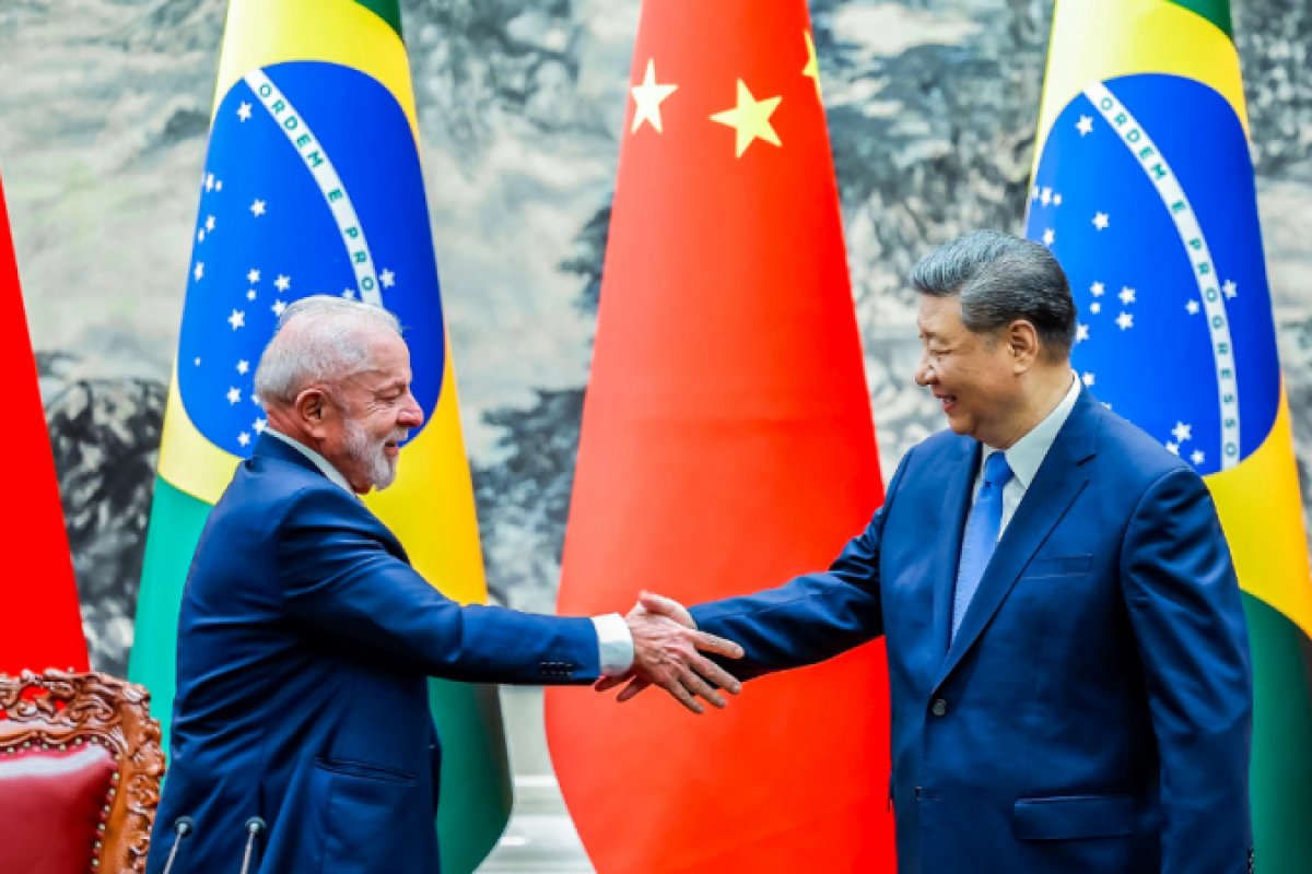 Brasil e China firmam 20 acordos voltados para tecnologia e sustentabilidade 