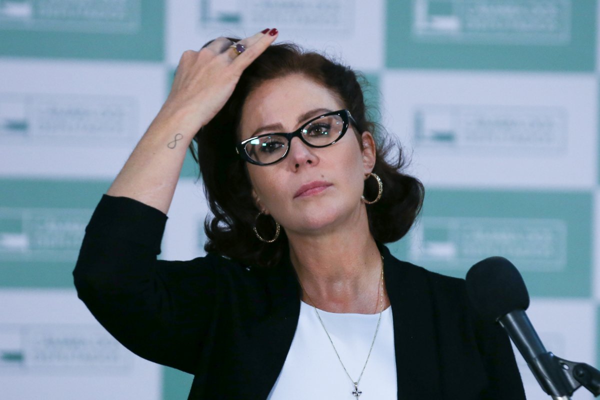 Vídeo: Zambelli pede Pix a seguidores para pagar multa ao STF e diz que não tem como arcar sozinha