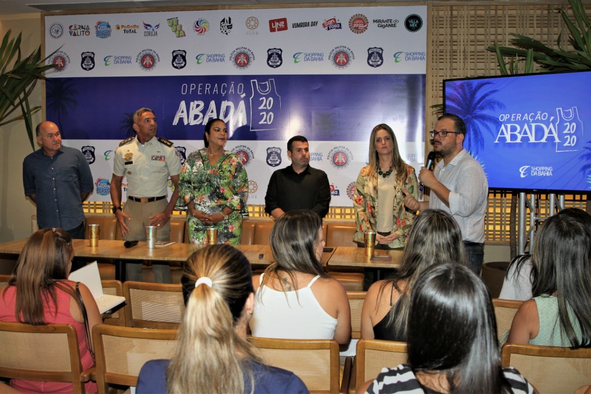 PM fiscaliza entrega de abadás no Carnaval de Salvador 