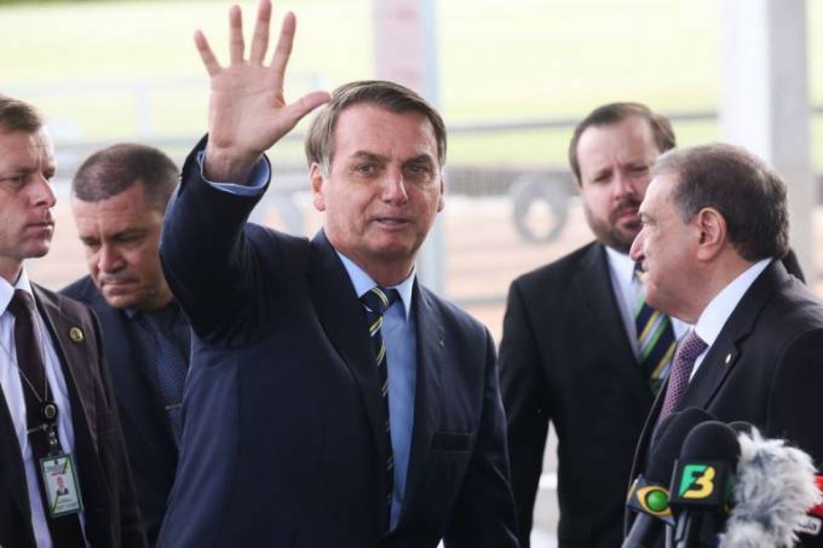 FSB/VEJA: Bolsonaro abre vantagem em cenário de reeleição