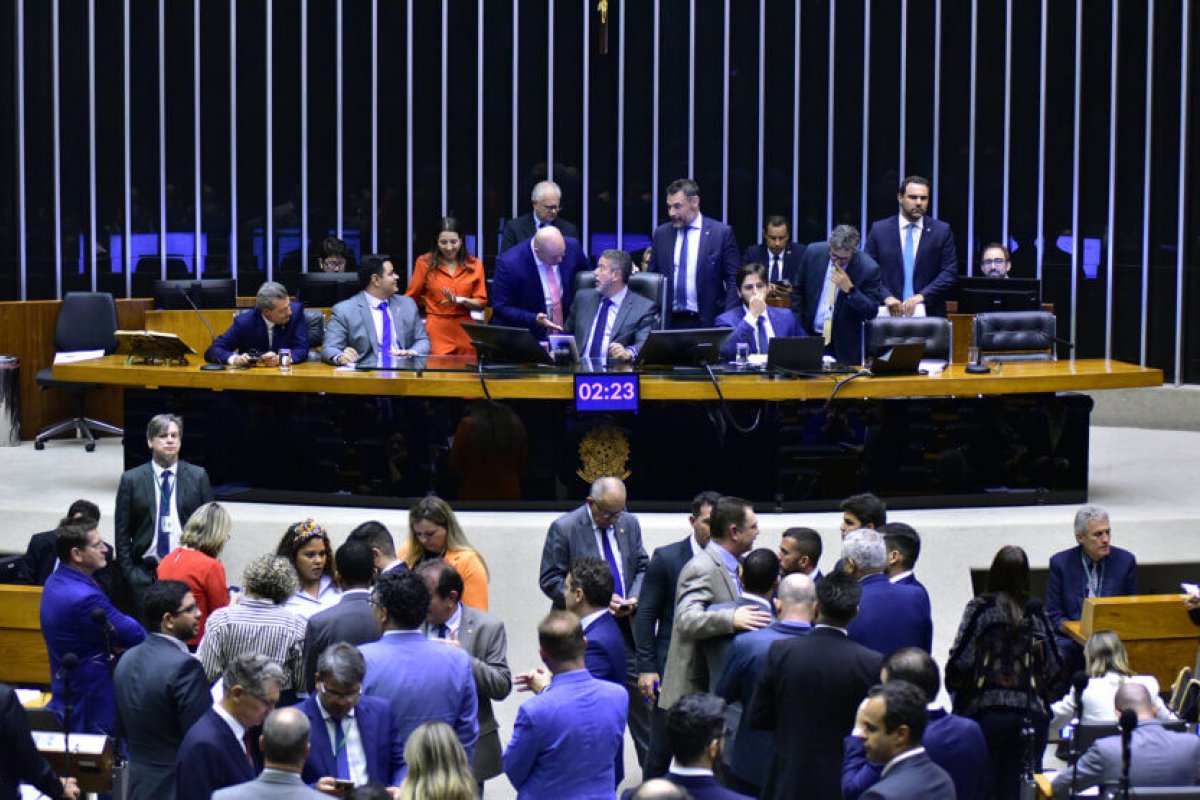 Câmara discute proposta de isenção do IR para salários de até R$ 5 mil nesta terça (20)