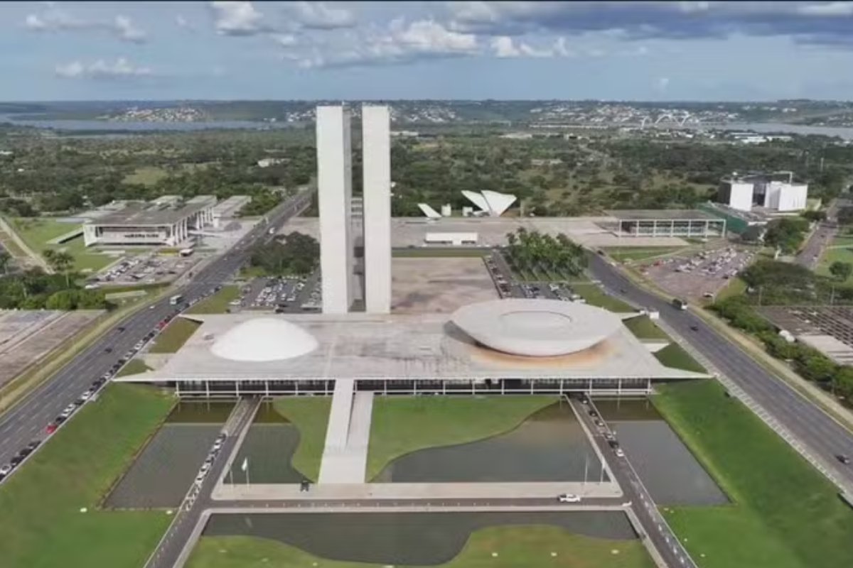 Comissão do Senado vota para fim da reeleição nesta quarta (21)
