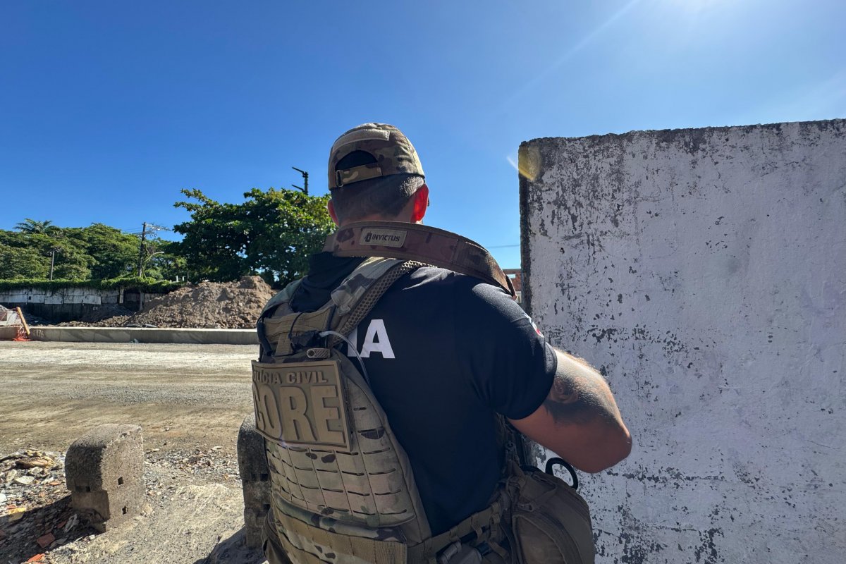 Suspeito de atirar em motorista em emboscada a carro de presídio é preso