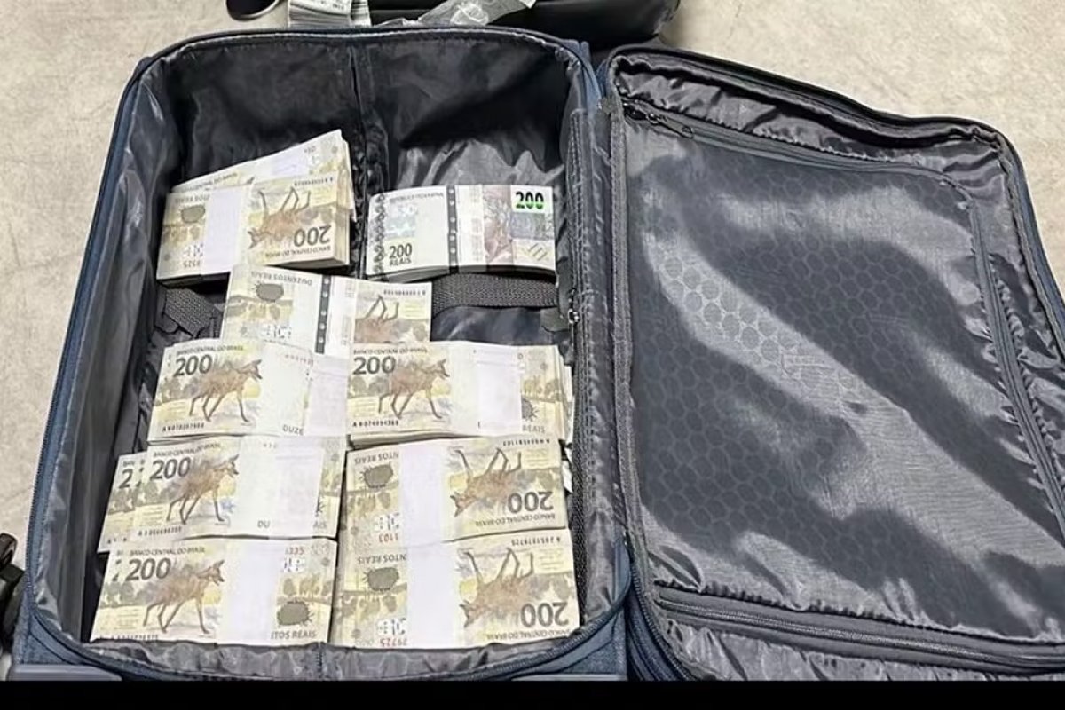 PF prende três suspeitos com mais de R$ 1,2 milhão em espécie no aeroporto de Brasília