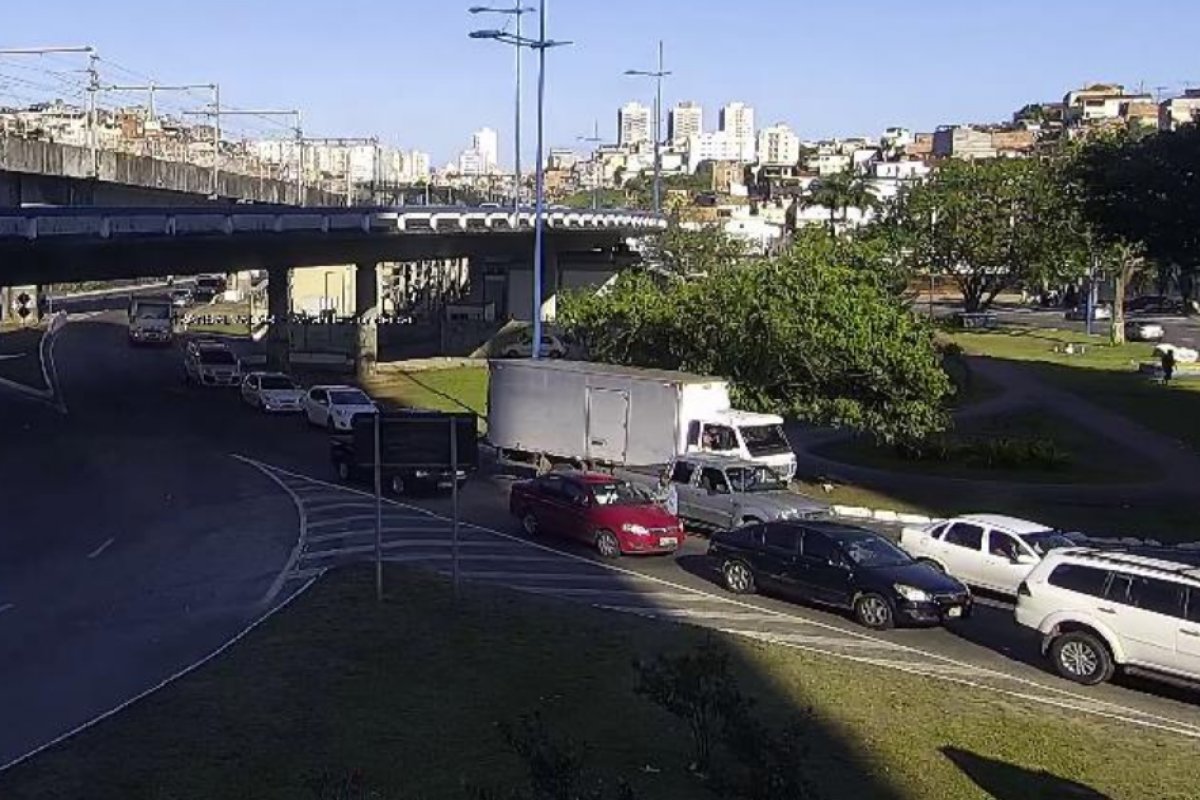 Boletim de trânsito: saiba quais vias registram congestionamento nesta quinta-feira