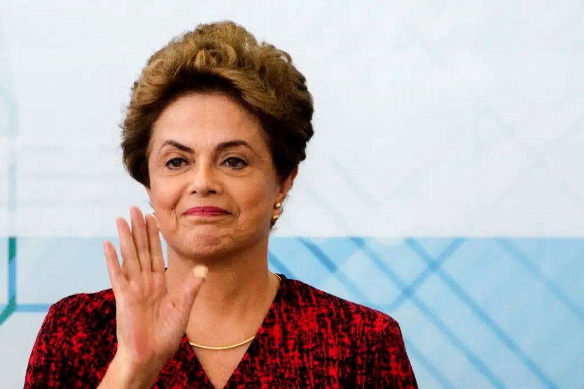 Comissão julga pedido de anistia de Dilma Rousseff por tortura e perseguição na ditadura militar