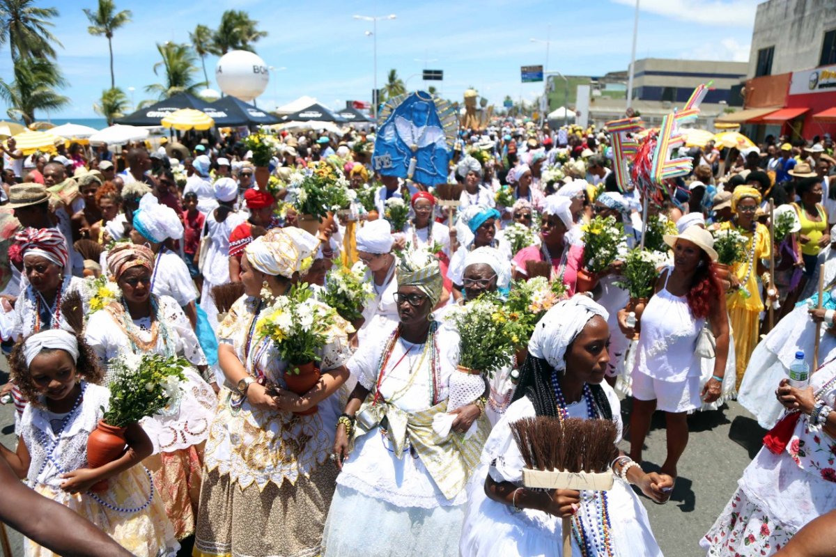 Lavagem de Itapuã completa 115 anos com a presença das baianas