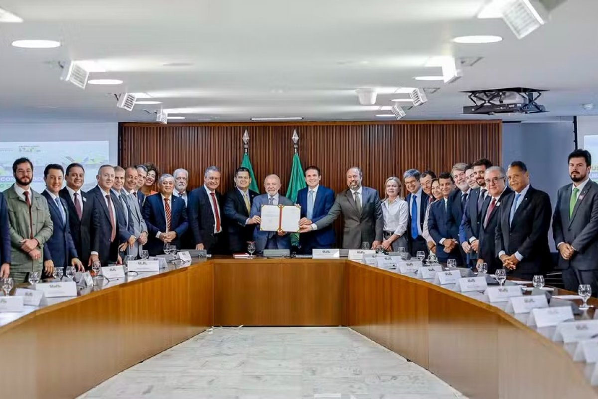 Lula assina MP que fixa dezembro para fim de desconto nas tarifas do setor elétrico e amplia gratuidade da conta de luz para população