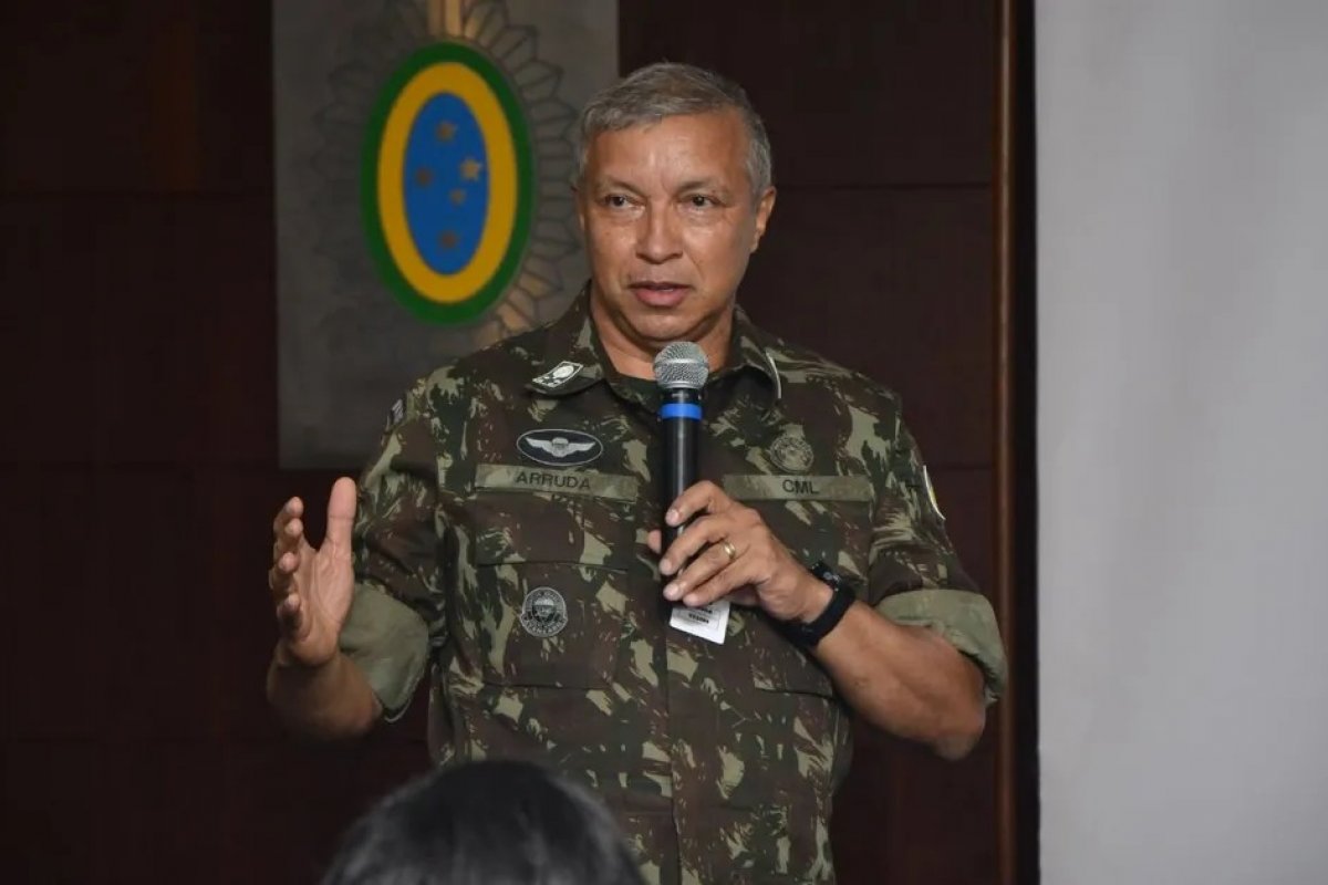 8 de janeiro: ex-chefe do Exército nega que tentou impedir acesso da PM a acampamento