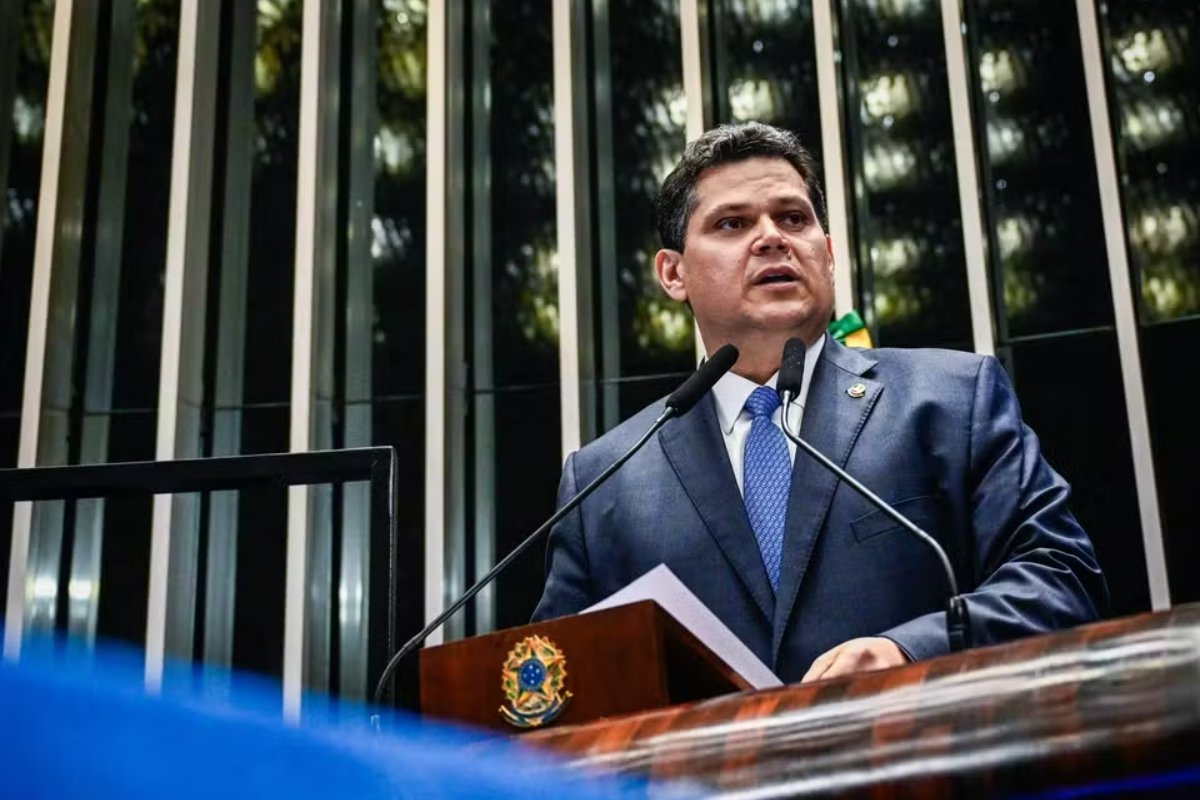 Alcolumbre adia para junho leitura de requerimento da CPMI sobre fraudes no INSS