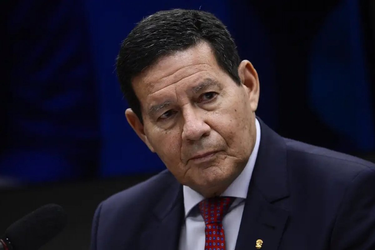 Mourão nega participação em articulações contra posse de Lula