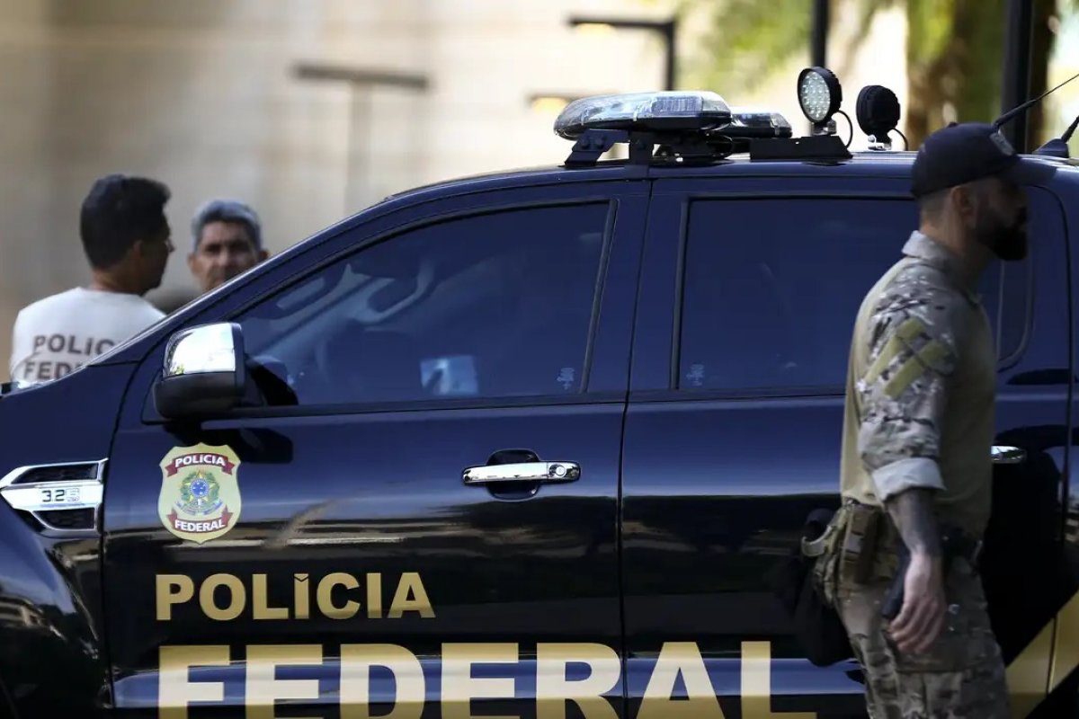 Fraude no INSS: PF de 12 estados faz perícia em material apreendido pela operação
