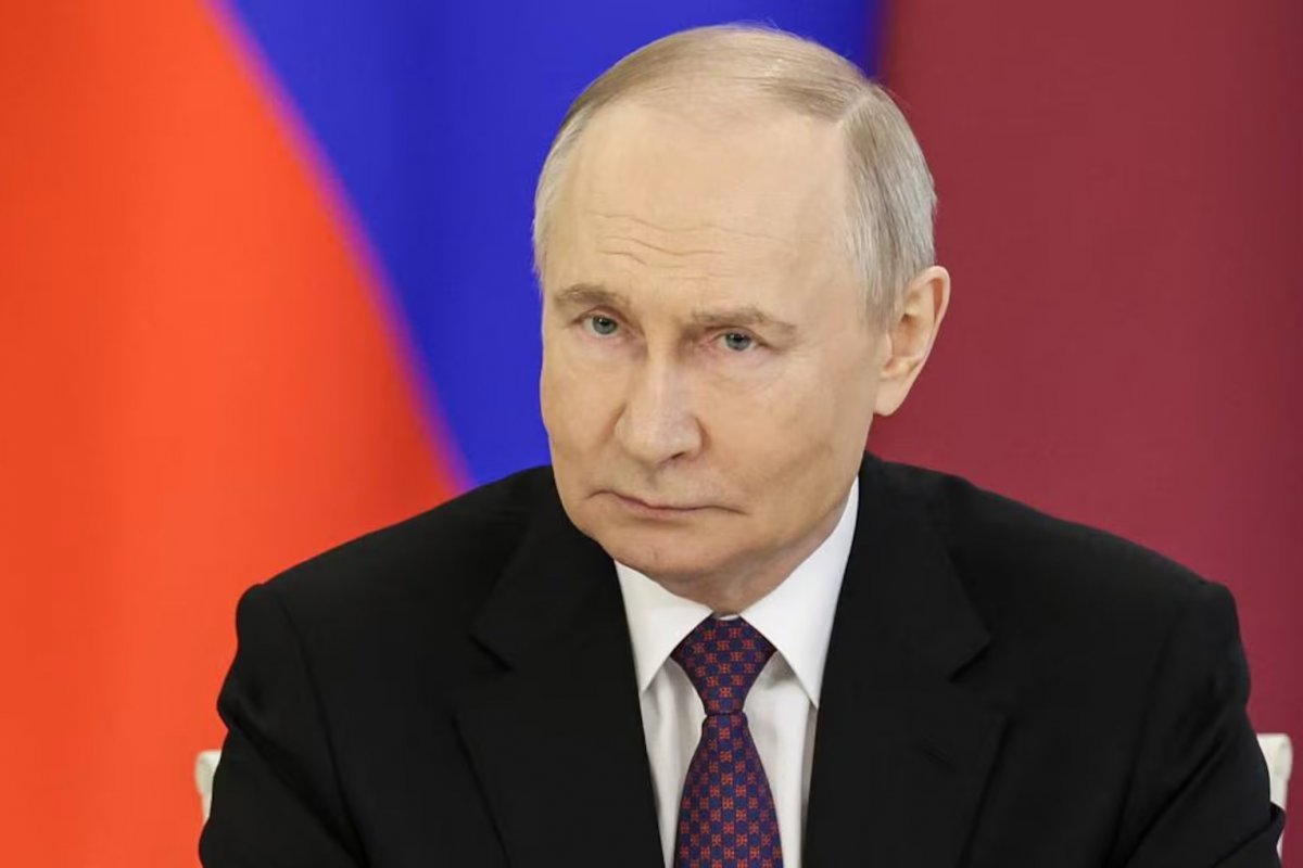 Ucrânia tentou derrubar helicóptero com Putin durante ataque de drones, diz Rússia