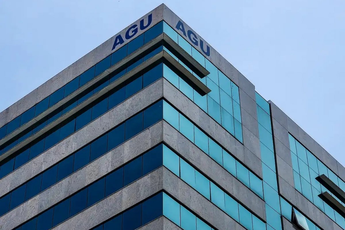 AGU aciona STF para punir redes sociais que não combatem desinformação