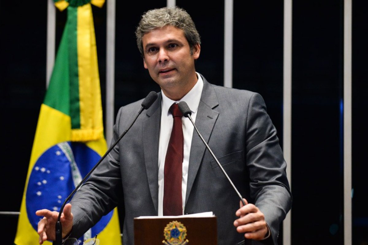 Líder do PT na Câmara afirma que é "zero" a possibilidade da Casa votar PDF do IOF