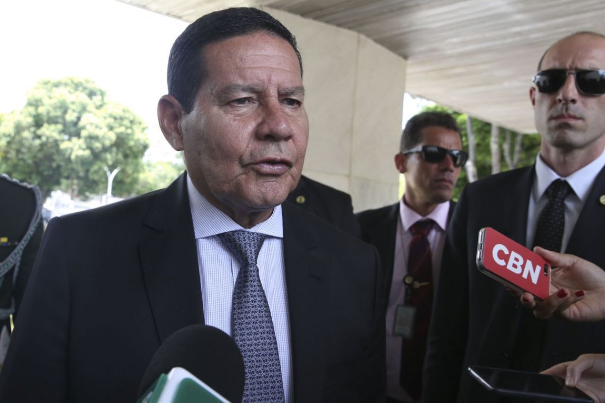 Mourão diz que não vê risco de crescimento nas manifestações contra os cortes na educação