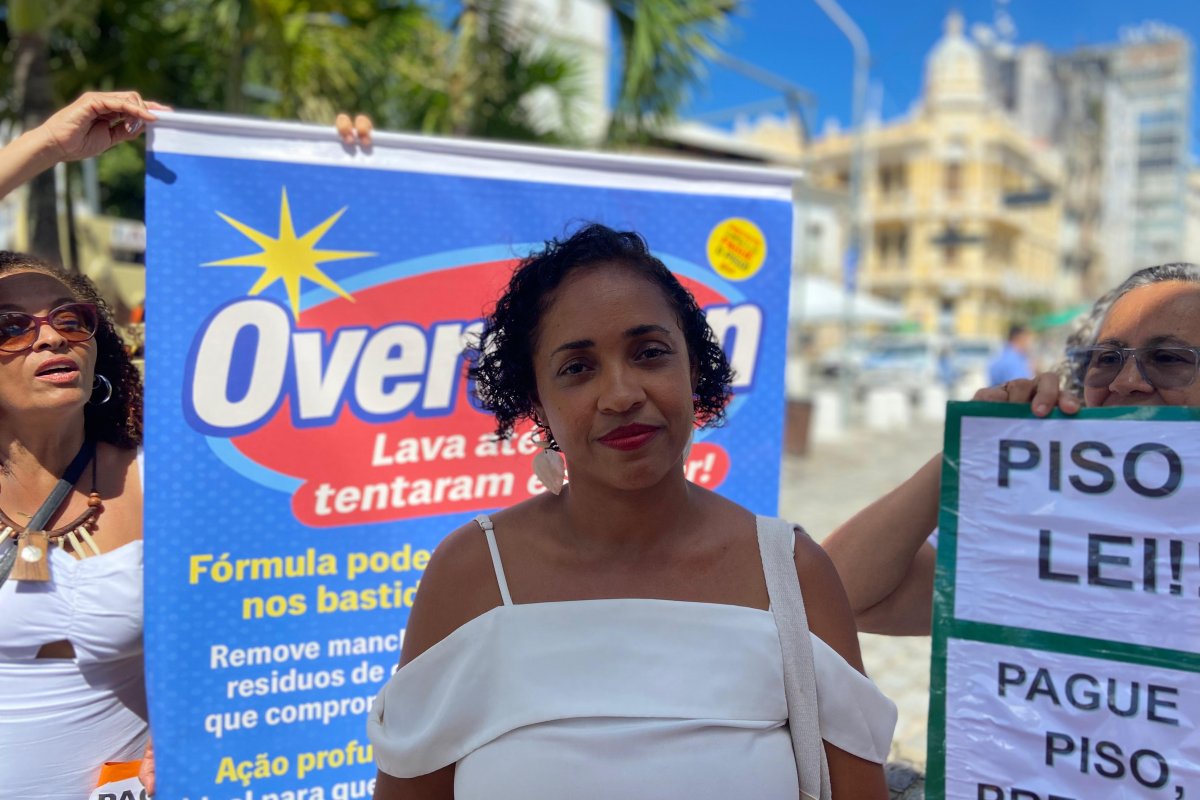 Vídeo: 'O prefeito hoje nos convoca para permanecer em greve', diz profissional da Educação durante protesto em Salvador 
