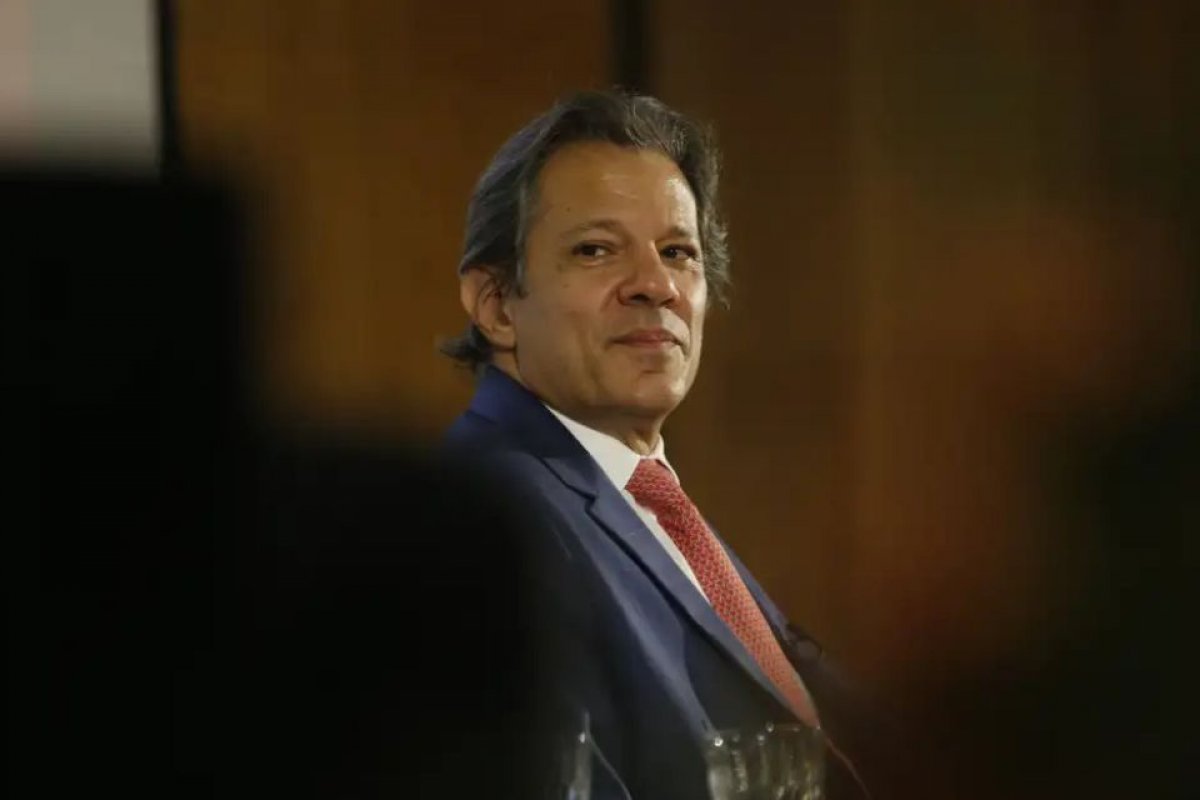 Aumento de IOF não garante meta fiscal de 2026 nem redução da dívida