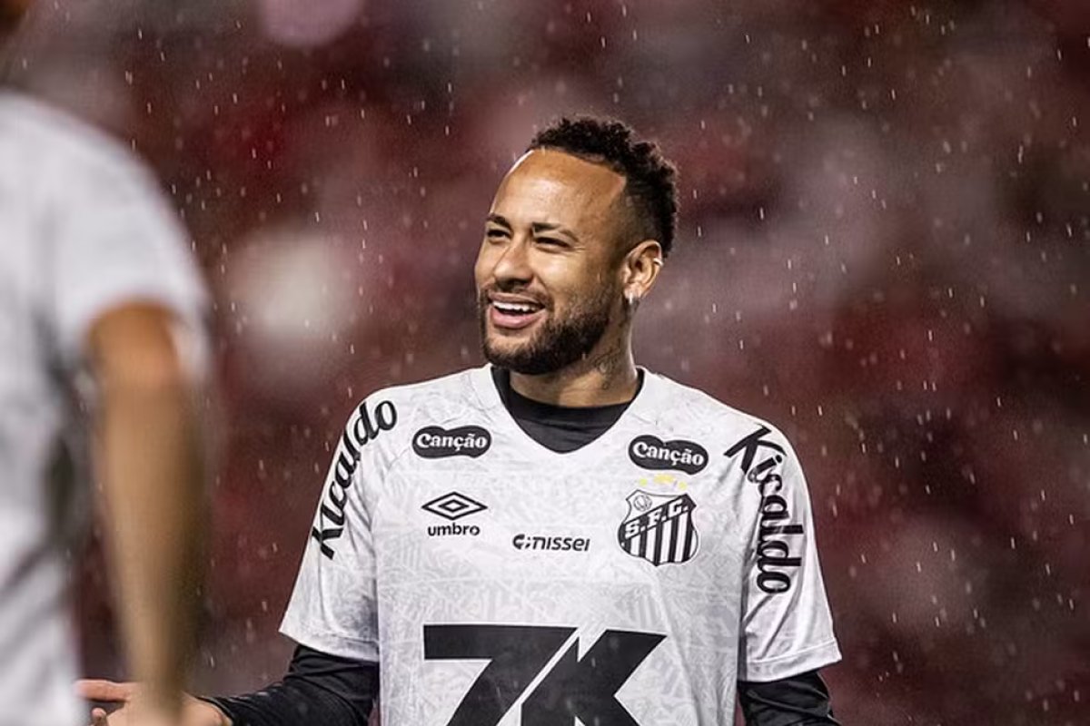 "É minha vida, é o que eu faço", diz Neymar sobre críticas por comportamento fora do Santos