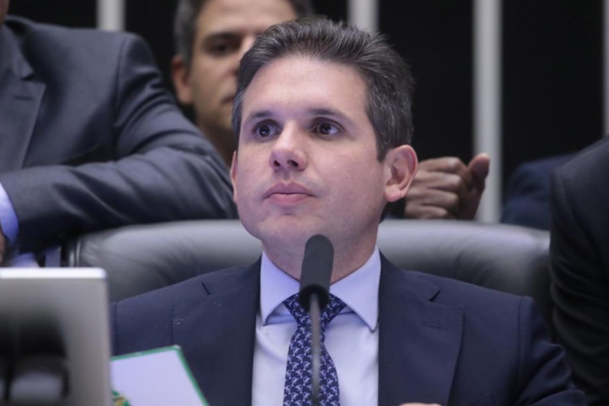 Motta diz à oposição que derrubada de decreto do IOF será discutida com líderes na quinta (29)