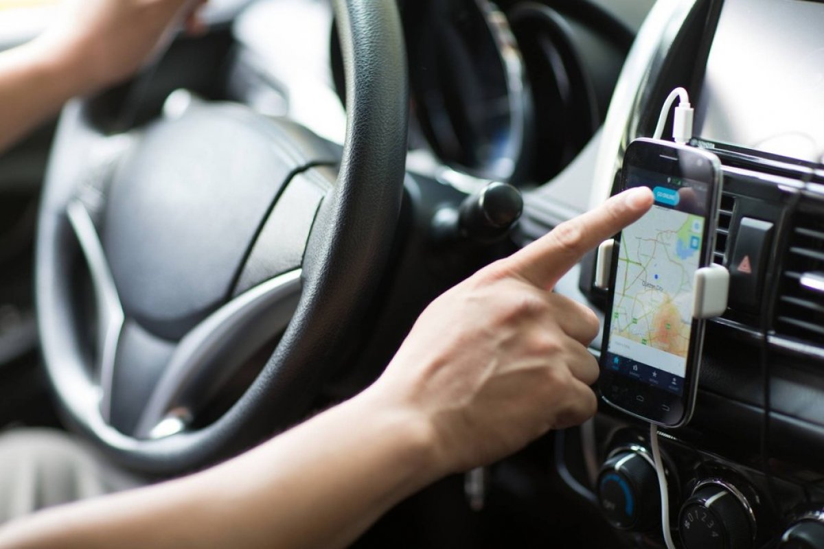 Motoristas de aplicativo podem levar até 40 multas até perder CNH