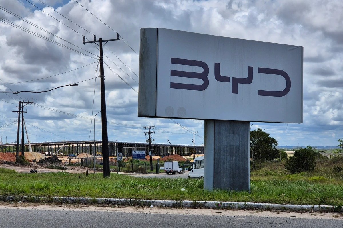 Investigada por trabalho escravo, BYD anuncia data para início da produção na Bahia
