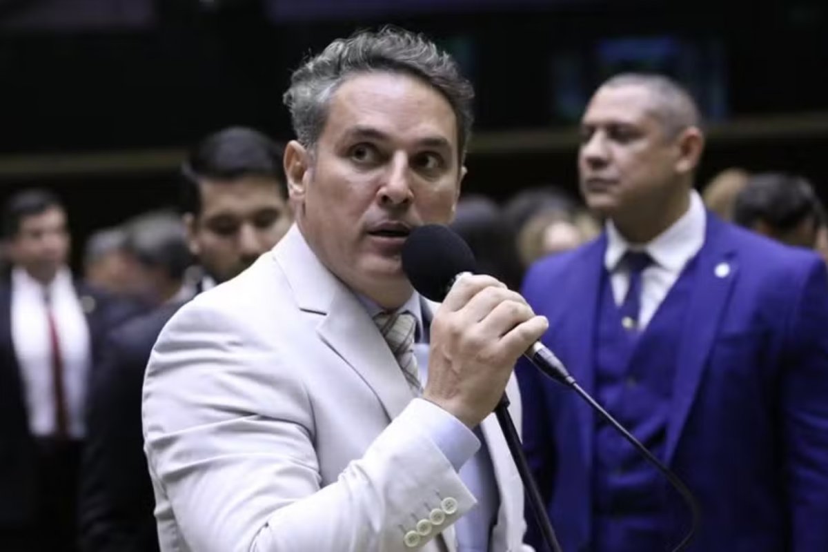 Zucco, líder da oposição, critica aumento do IOF e cobra Câmara: "Governo não dialogou com Banco Central"