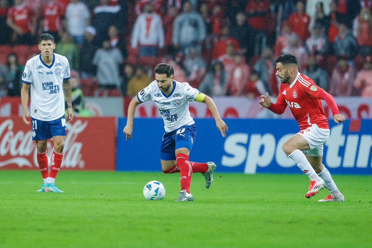 Bahia leva virada do Internacional e dá adeus a Libertadores na primeira fase