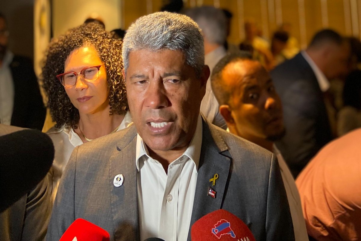 Vídeo: Jerônimo diz torcer por acordo entre APLB e prefeitura de Salvador: 'não quero ver escolas fechadas'