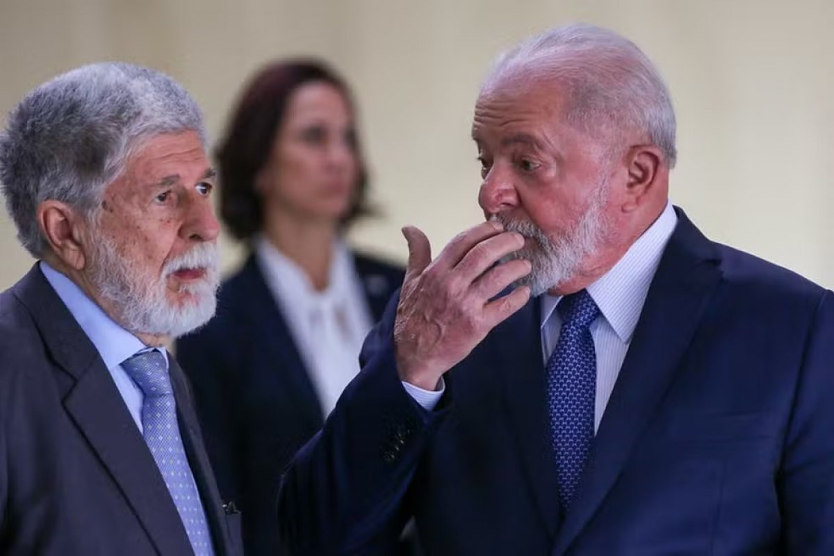 Após Lula, Celso Amorim vai à Rússia e defende diálogo com a Ucrânia para cessar-fogo
