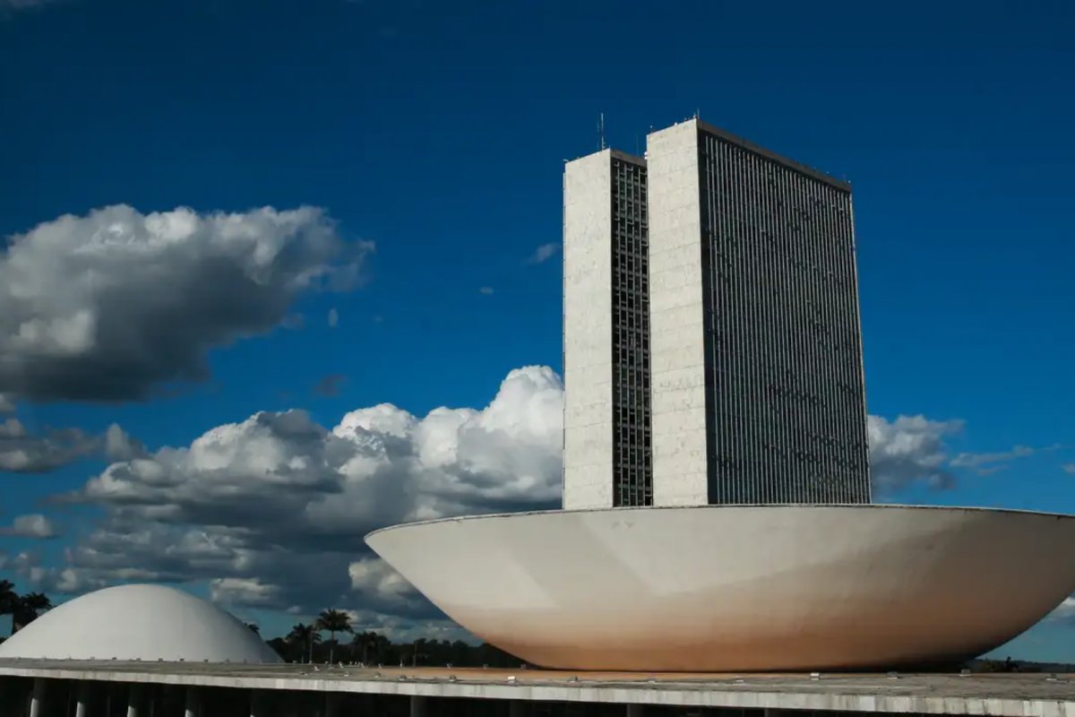Comissão da Câmara aprova projeto que protege perfis de parlamentares em redes sociais de decisões judiciais