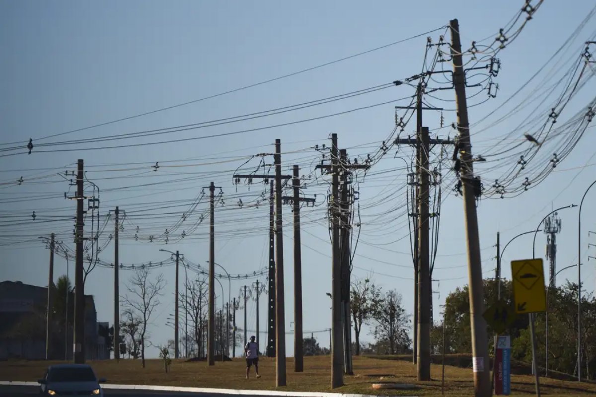 Energia elétrica no Brasil deve aumentar 2,1% em junho, diz ONS