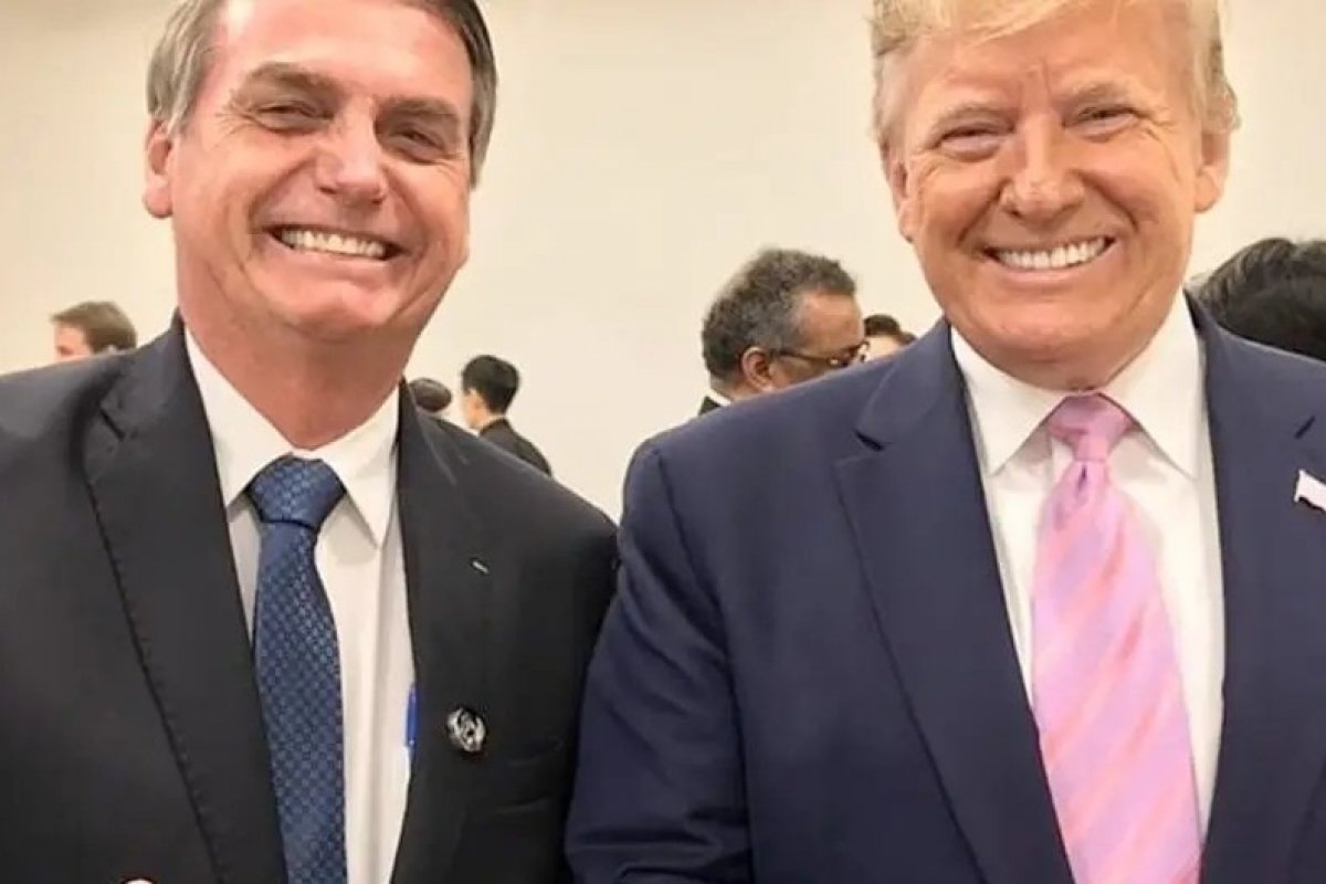 Bolsonaro fala em vencer com ajuda de Trump e diz que Eduardo estaria preso no Brasil