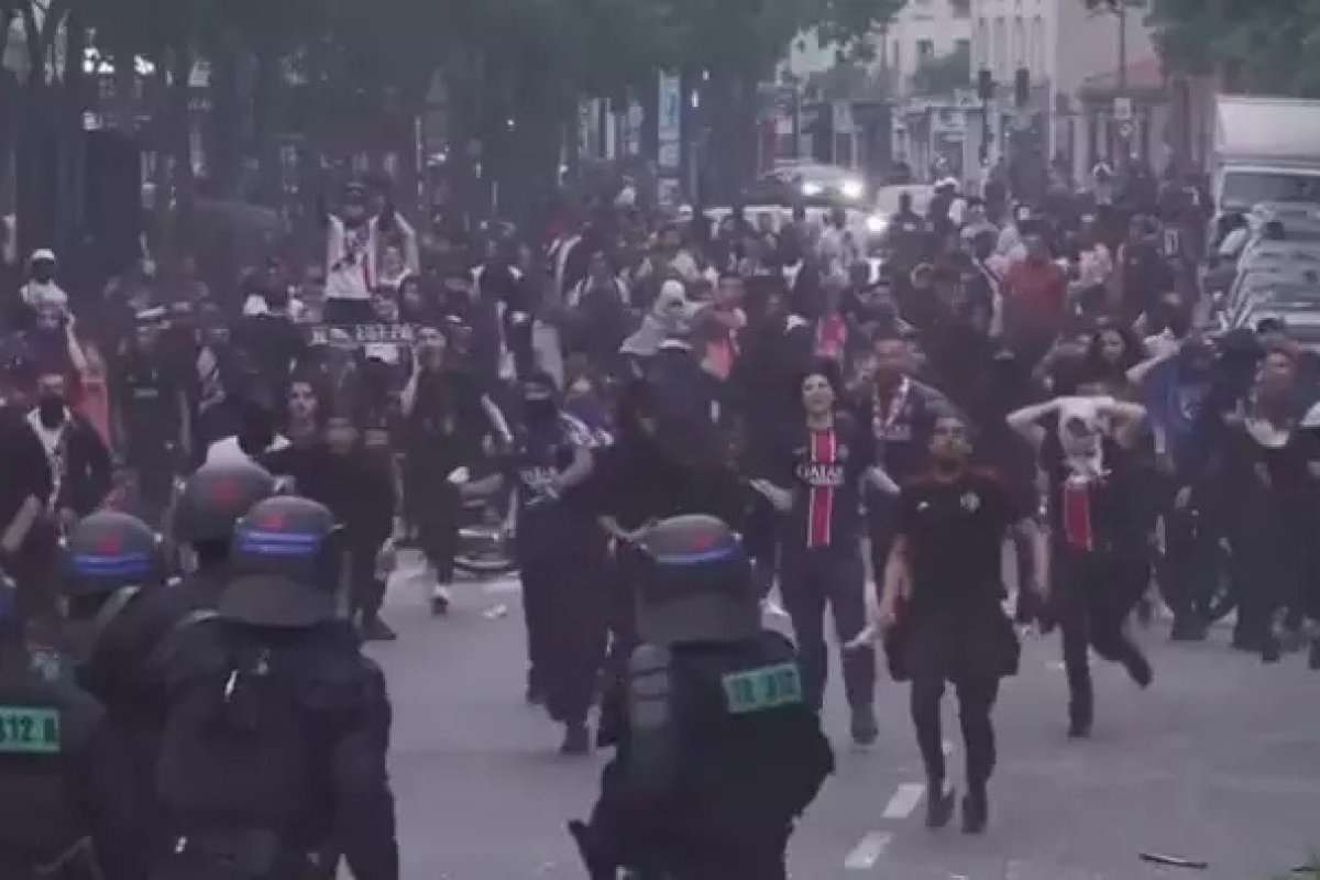Comemoração pela vitória do PSG deixa 2 pessoas mortas e 192 feridas