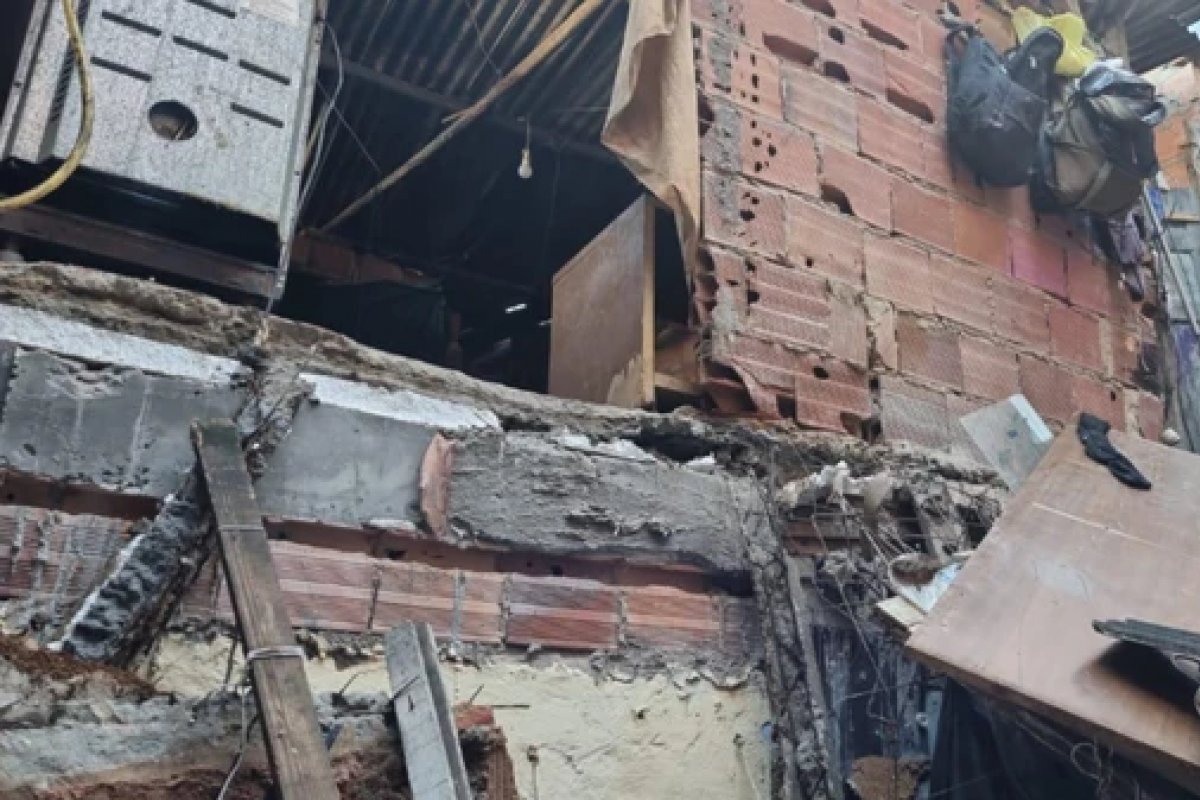 Mulher fica ferida após laje de casa desabar no Engenho Velho de Brotas