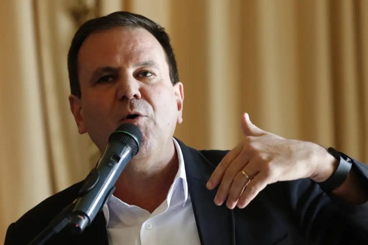 Prefeito do Rio veta projeto que criava 'Dia da Cegonha Reborn': "Não dá"