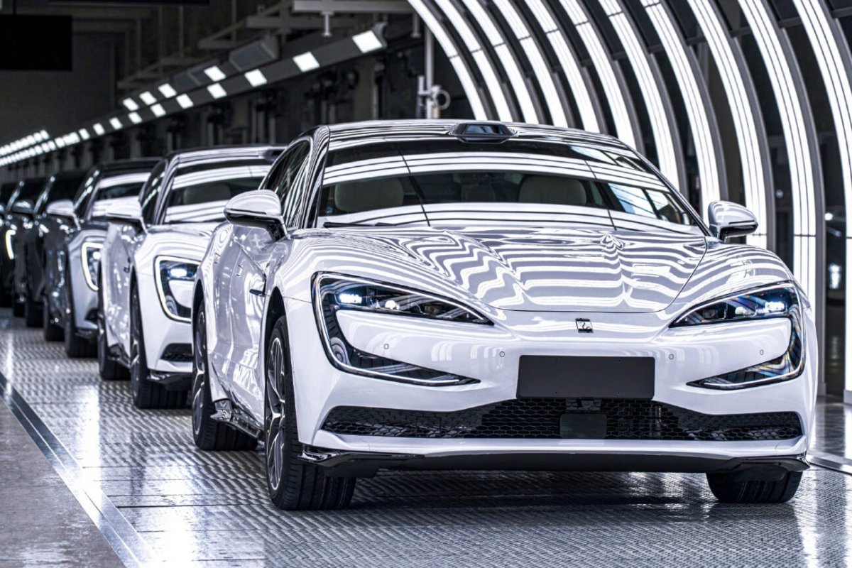 Yangwang U7 tem produção iniciada na China e será o carro mais luxuoso da BYD