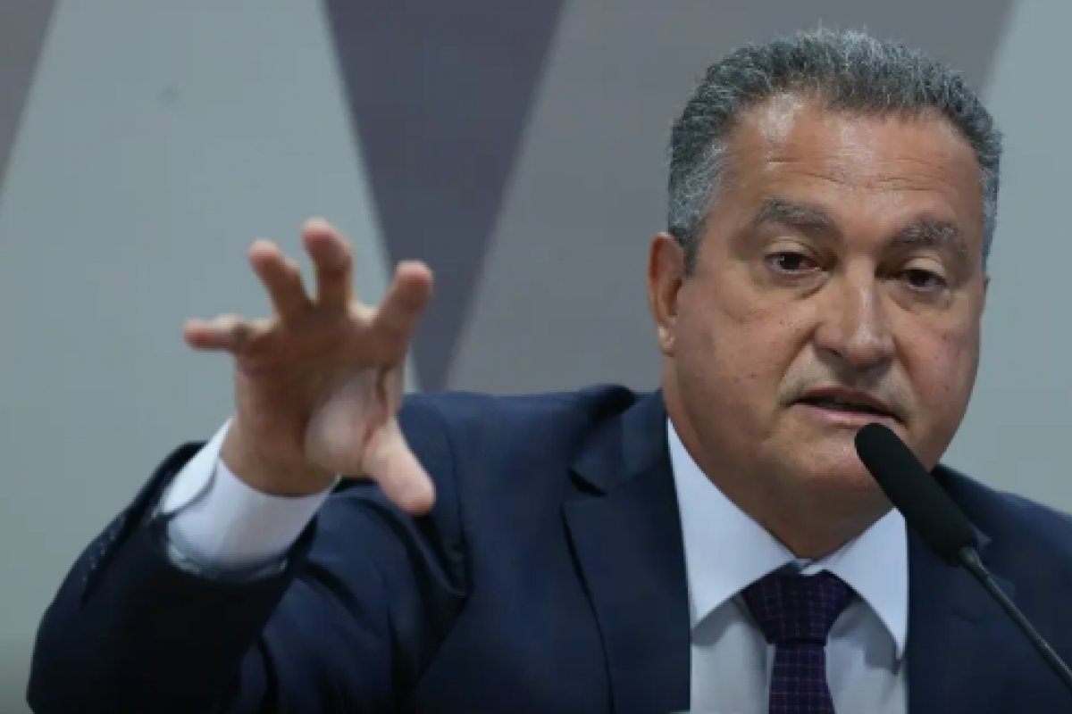 Rui Costa reprova atitude de Temer por 'distorção dos fatos' e afirma que Lula 'vem transformando o país'