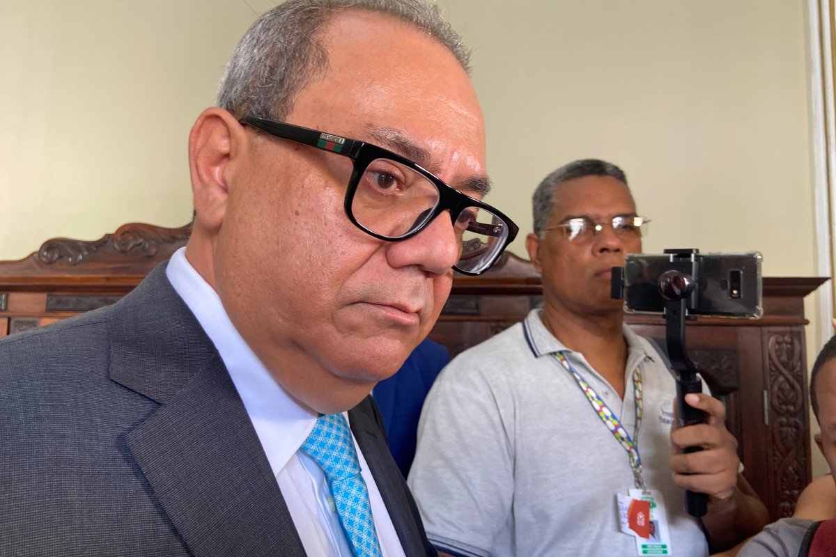 Vídeo: Carlos Muniz celebra retorno à sede do plenário na Câmara após incêndio