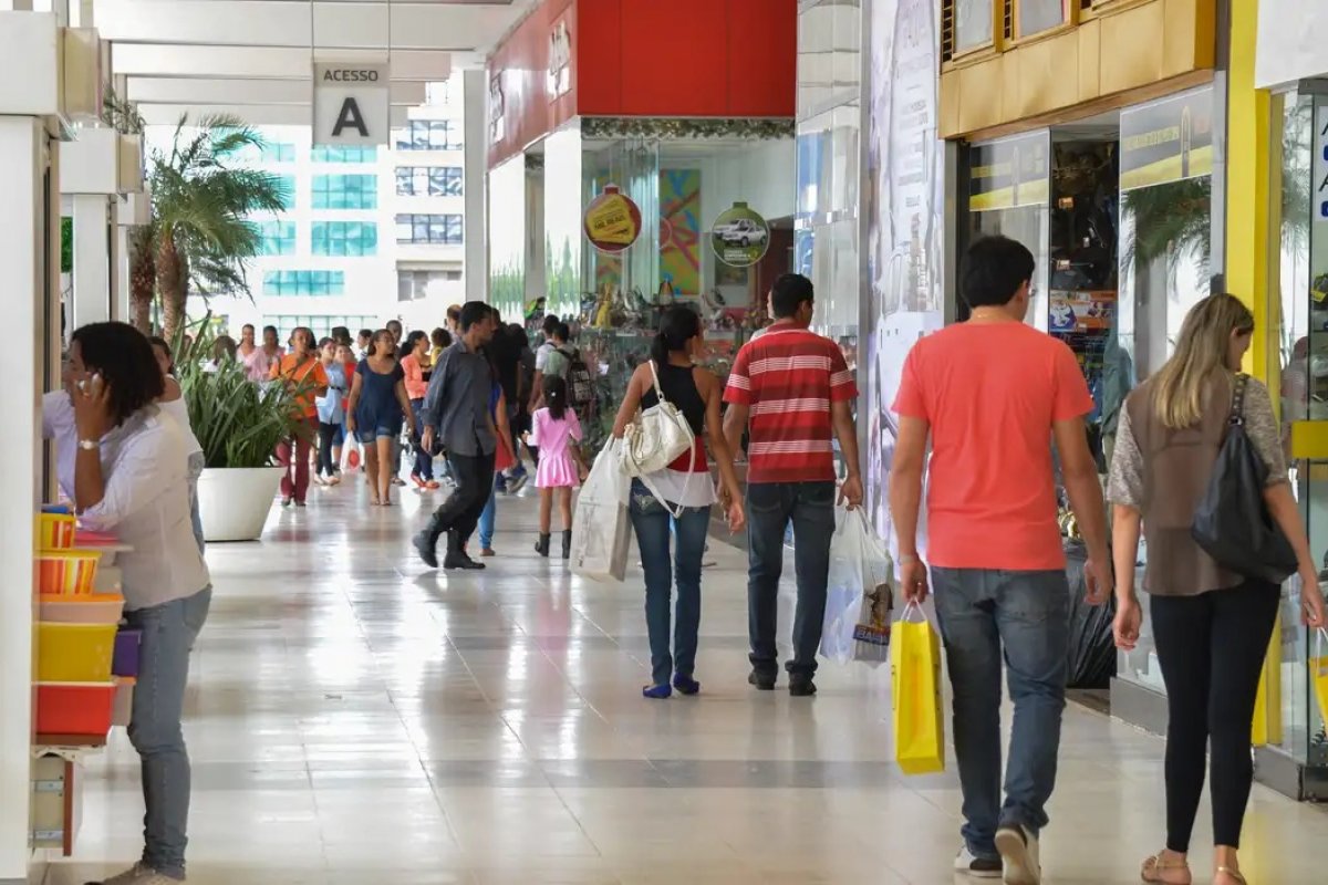 Comércio projeta alta de 4,8% nas vendas para o Dia dos Namorados