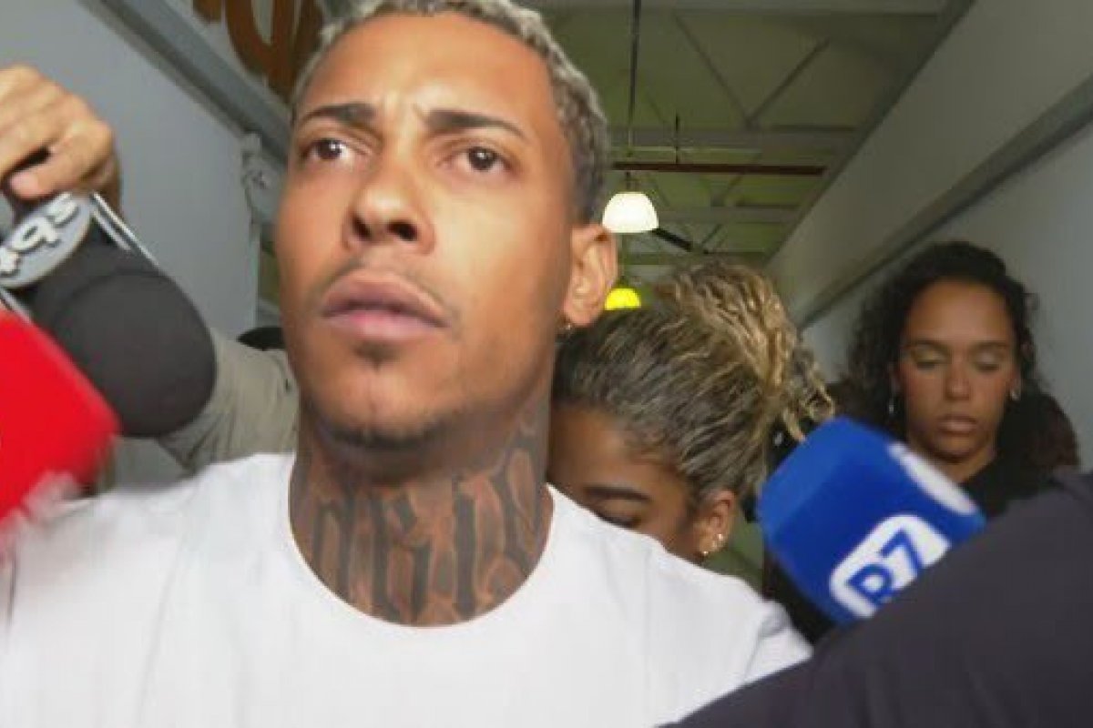 Vídeo: MC Poze do Rodo é solto pela Justiça do Rio; fãs comemoram na entrada do presídio