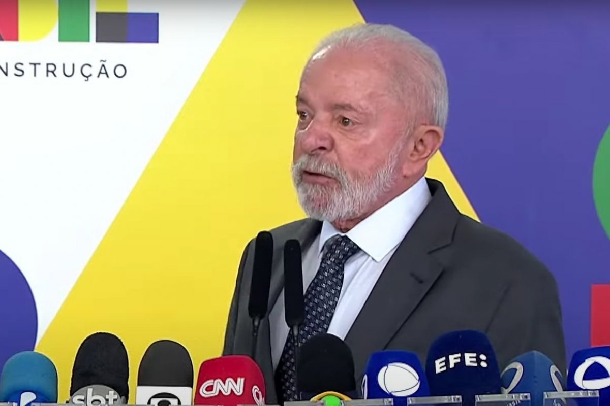 Vídeo: Lula acusa Eduardo Bolsonaro de terrorismo e diz que deputado é "lambe botas" de Trump