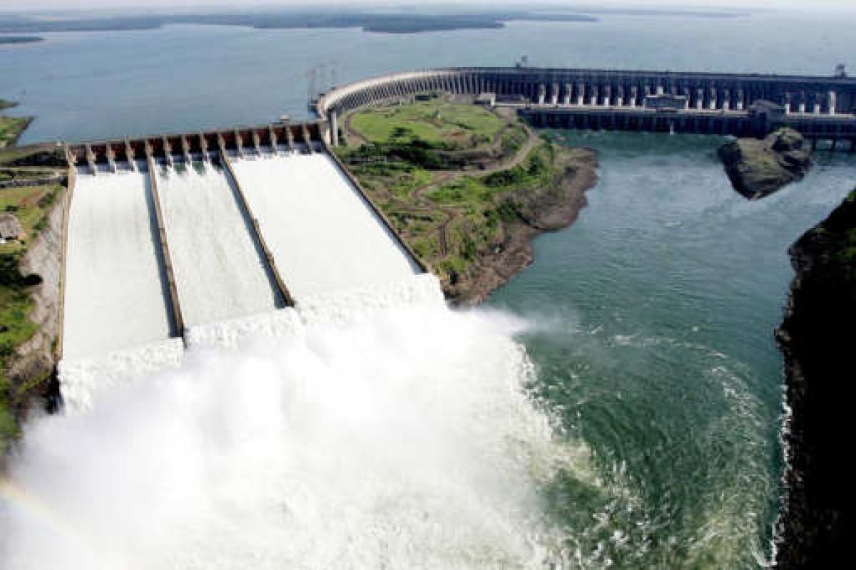 Energia acumulada por Itaipu abasteceria o mundo por 43 dias