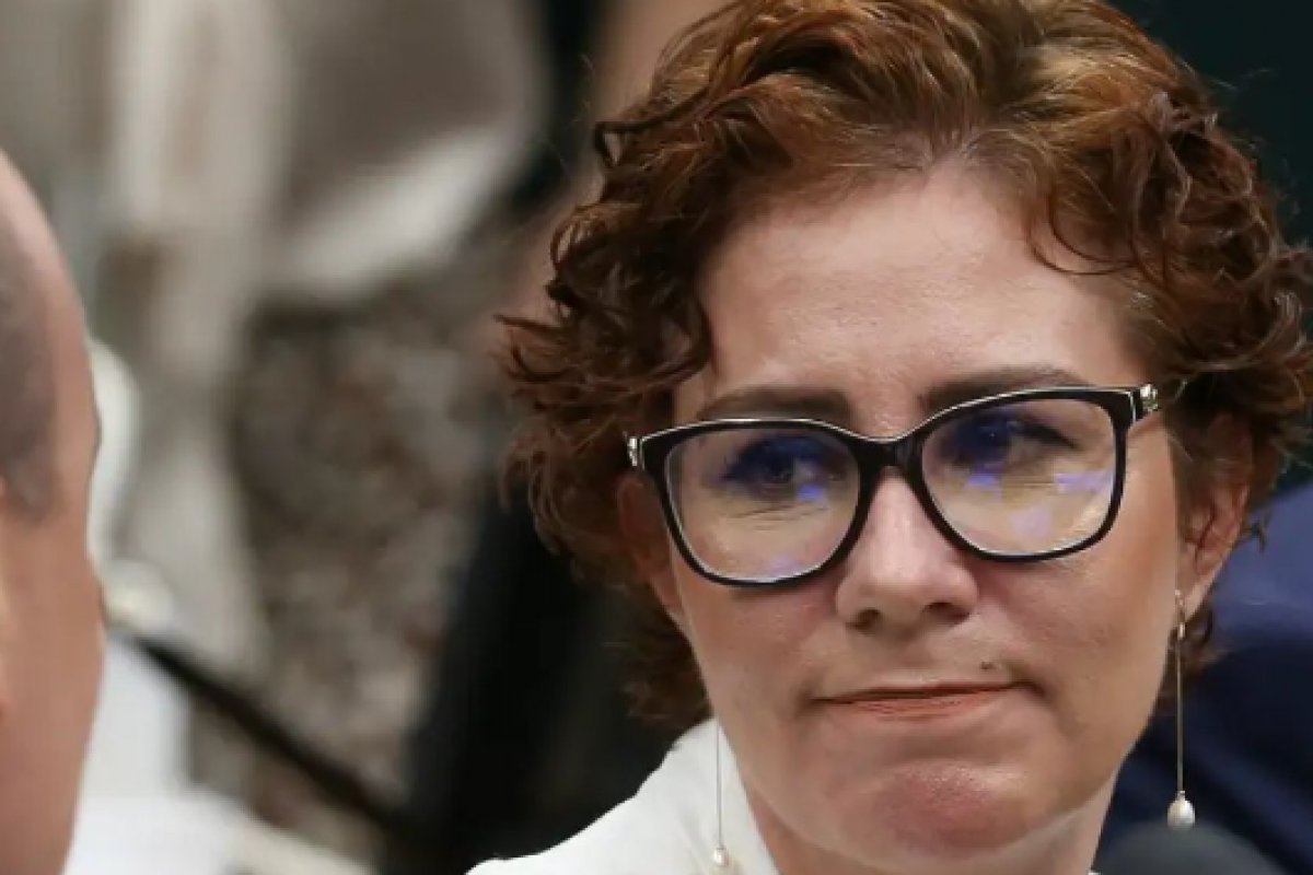 PF suspeita que Zambelli deixou o Brasil pela Argentina antes de seguir para os EUA